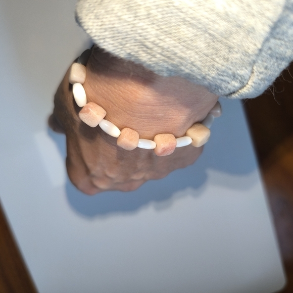 Pink Rhodochrosite And White Bead Bracelet - Picture 10 of 13